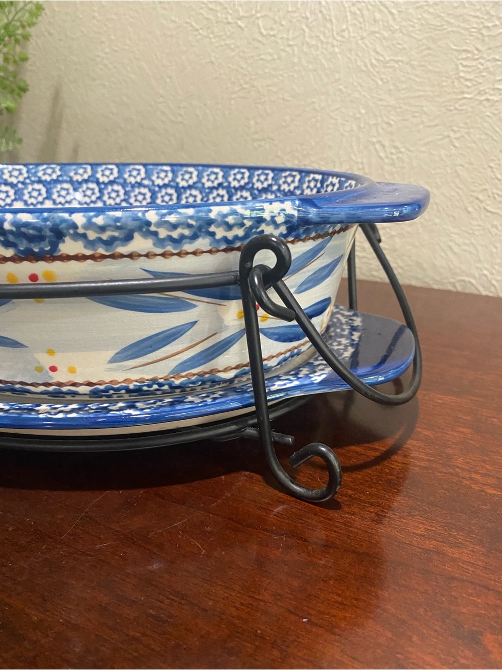 Temptations by Tara, Old World Blue, 1.5 Quart Oval Casserole Dish WithWire Rack - Picture 2 of 13